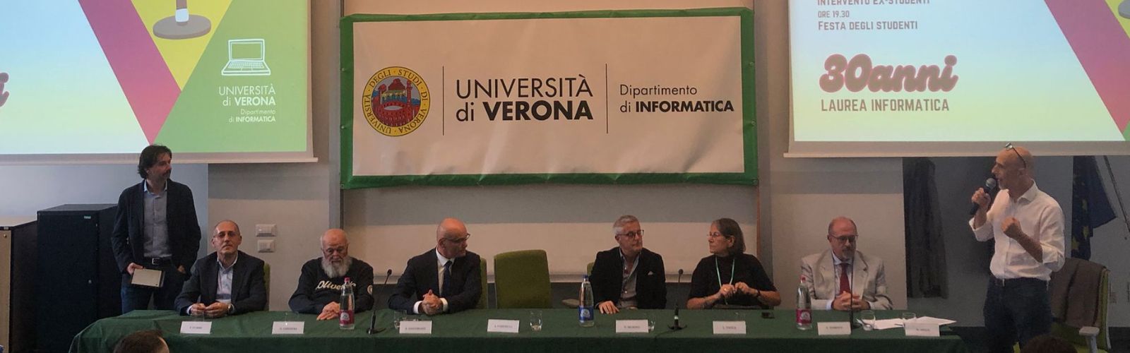 Docenti e studenti insieme in occasione dei 30 anni del corso di laurea in Informatica
